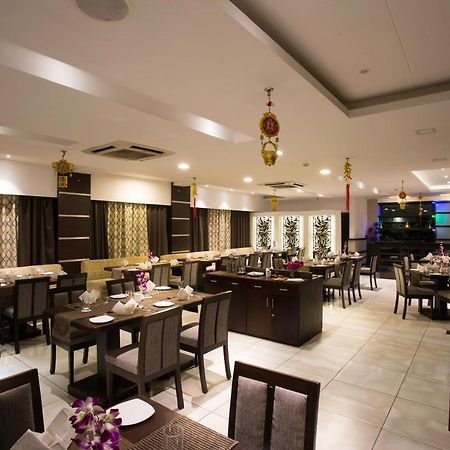 Hotel Central Park Сіліґурі Екстер'єр фото