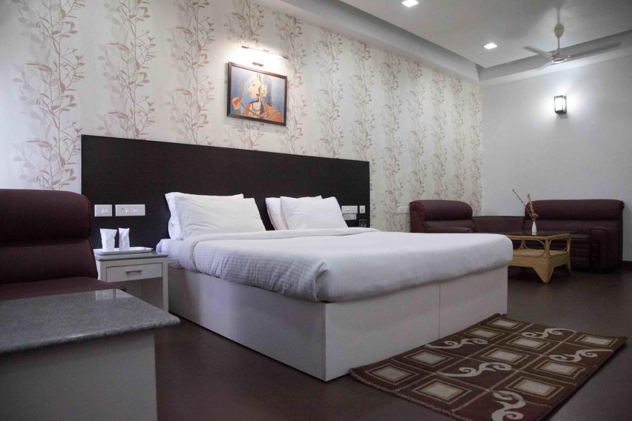 Hotel Central Park Сіліґурі Номер фото