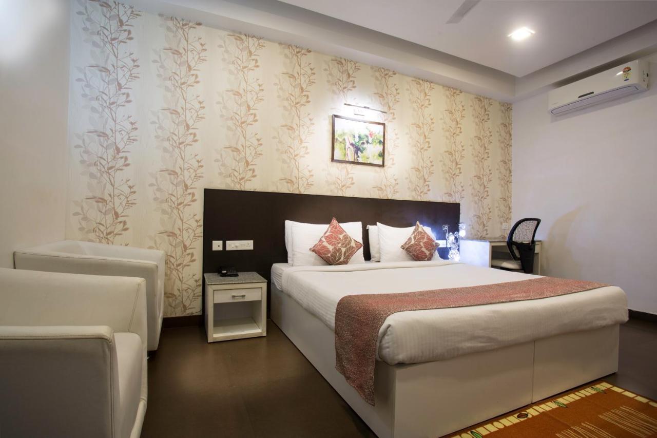 Hotel Central Park Сіліґурі Екстер'єр фото