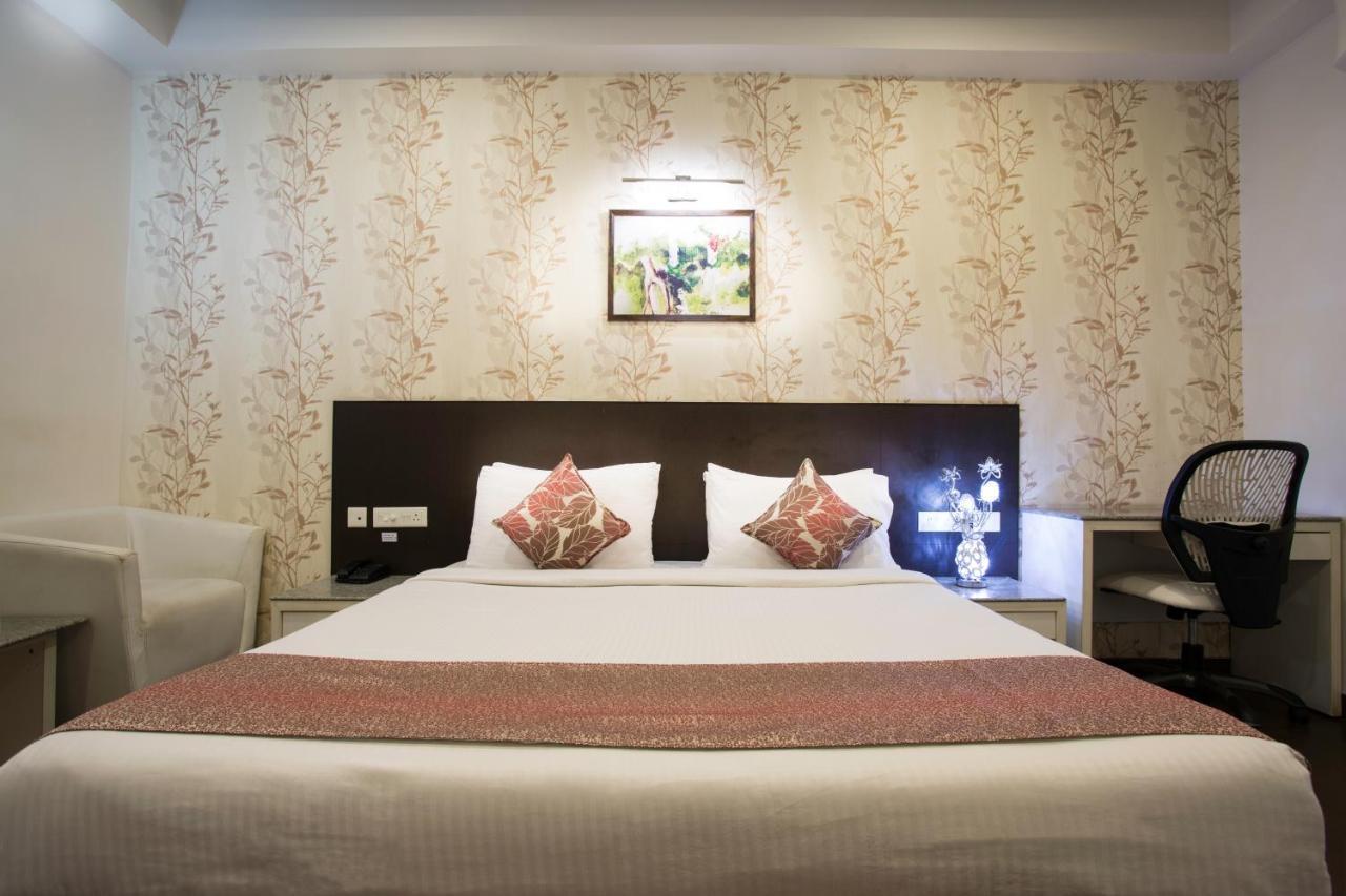 Hotel Central Park Сіліґурі Екстер'єр фото